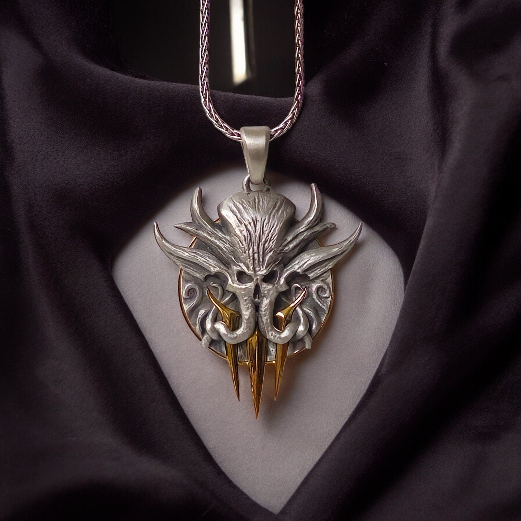 Silver Baldur's Gate 3 Medallion - Illithid Symbol, DnD Lover Gift, Mind Flayer Necklace, Netherese Brain Pendant, Gaming Jewelry